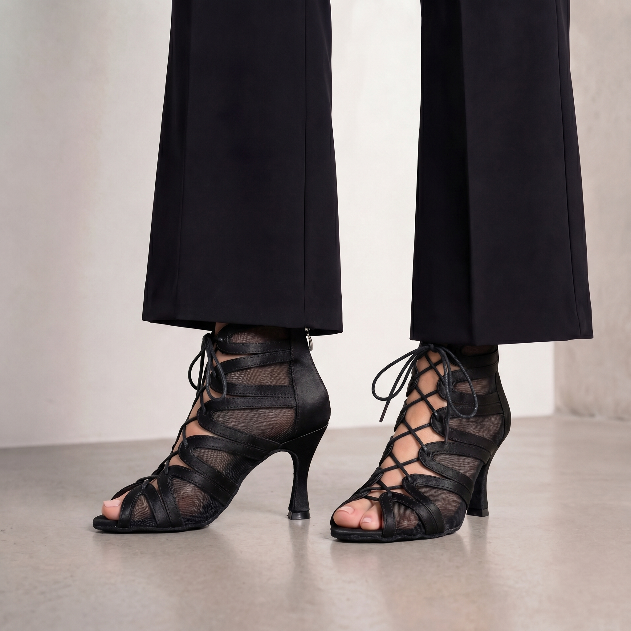 BLACK SWANKY BOOT