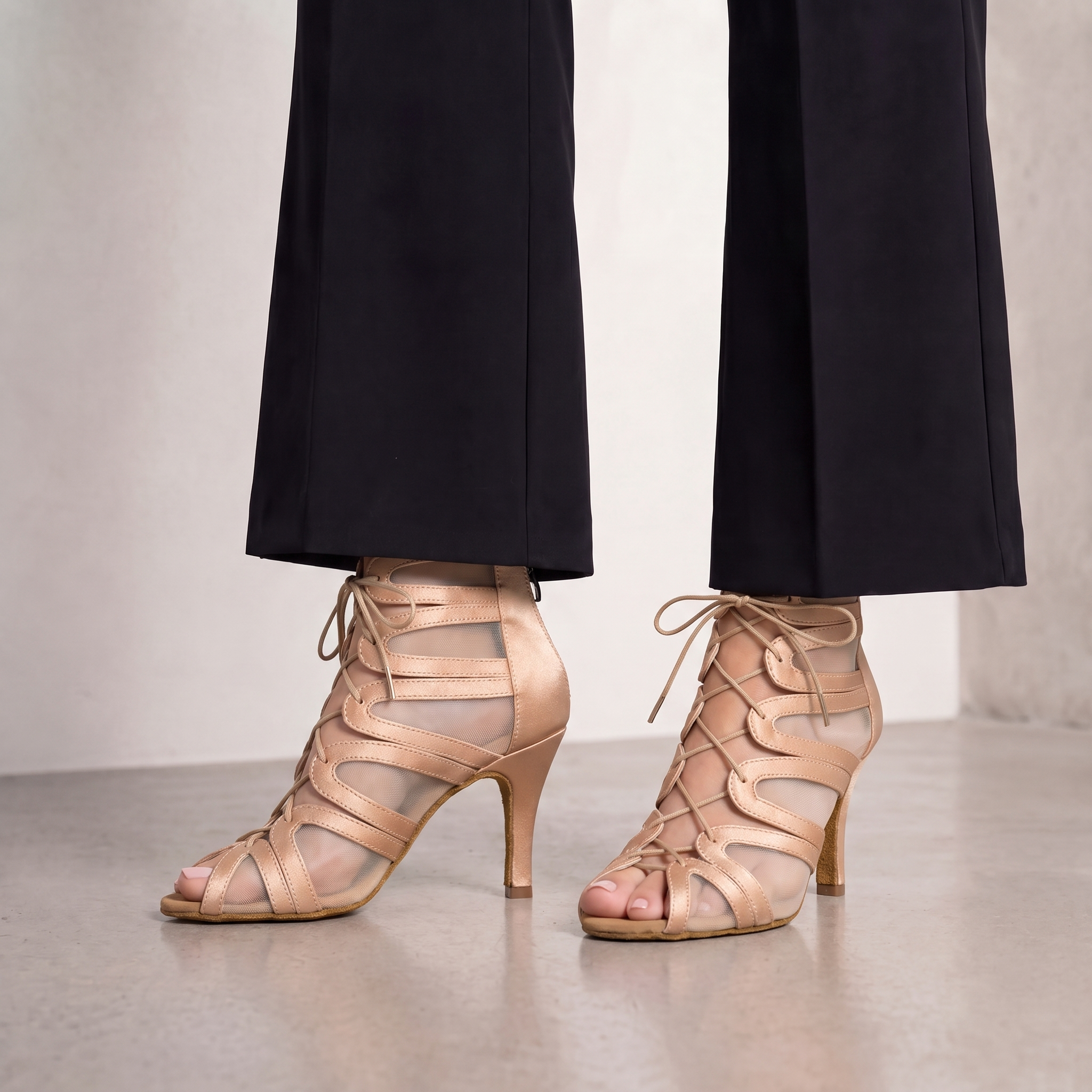 BLACK SWANKY BOOT